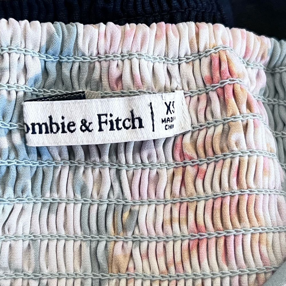 Abercrombie & Fitch Floral Cut Out Crop Top XS Smocked Back Light Green Peach - Picture 6 of 7